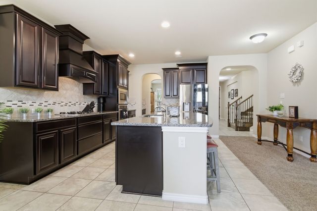 8401 Sandhill Crane Drive, Fort Worth, TX 76118