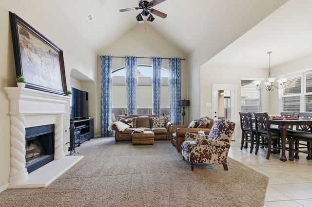 8401 Sandhill Crane Drive, Fort Worth, TX 76118