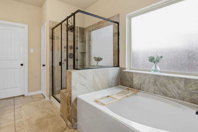 8401 Sandhill Crane Drive, Fort Worth, TX 76118