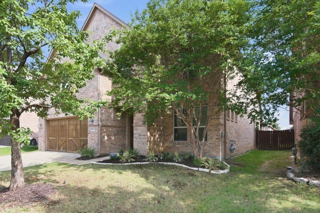 8401 Sandhill Crane Drive, Fort Worth, TX 76118