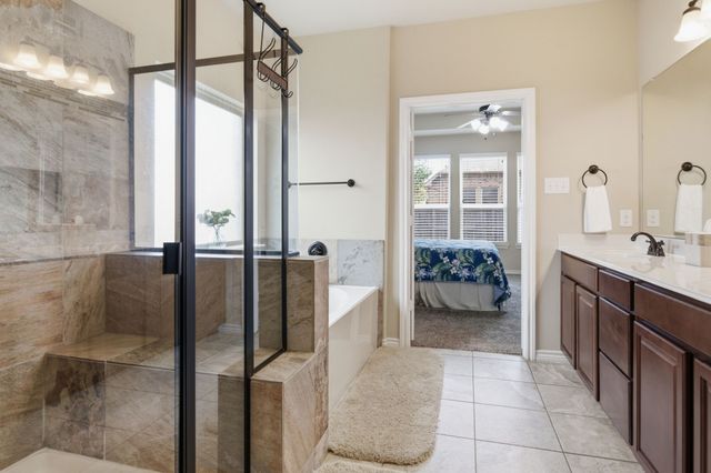 8401 Sandhill Crane Drive, Fort Worth, TX 76118