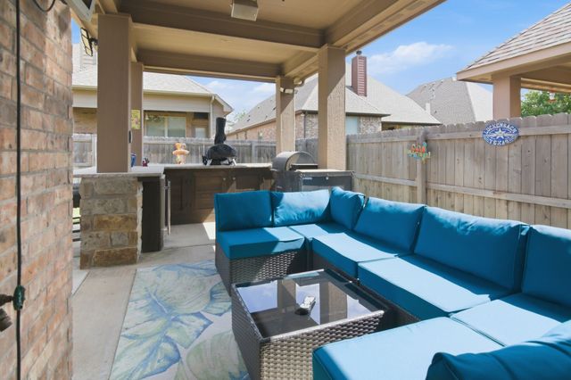 8401 Sandhill Crane Drive, Fort Worth, TX 76118