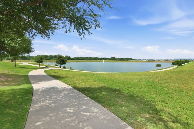 8401 Sandhill Crane Drive, Fort Worth, TX 76118