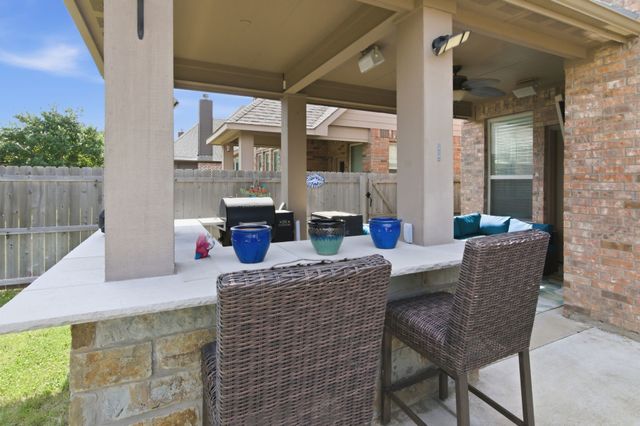 8401 Sandhill Crane Drive, Fort Worth, TX 76118