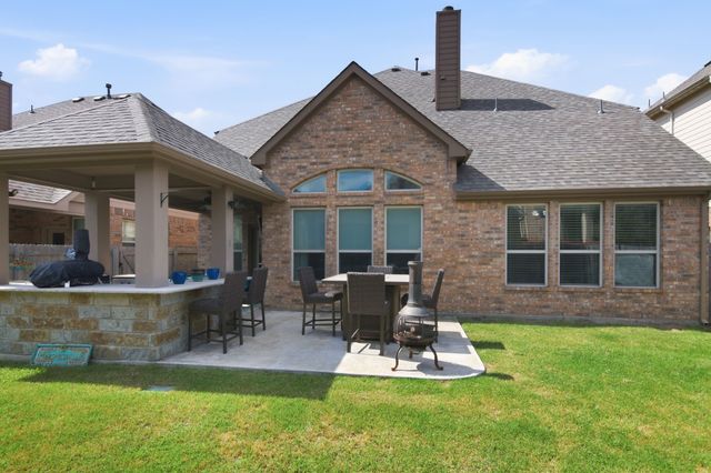 8401 Sandhill Crane Drive, Fort Worth, TX 76118