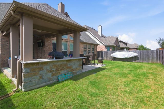 8401 Sandhill Crane Drive, Fort Worth, TX 76118