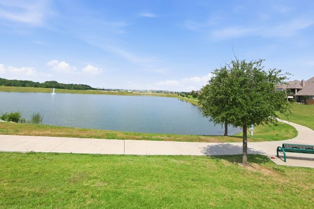 8401 Sandhill Crane Drive, Fort Worth, TX 76118