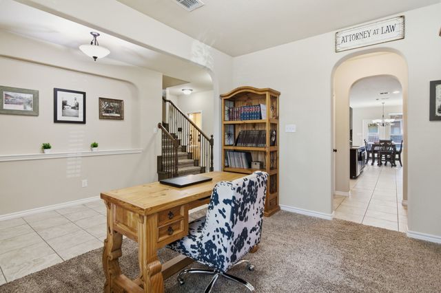 8401 Sandhill Crane Drive, Fort Worth, TX 76118