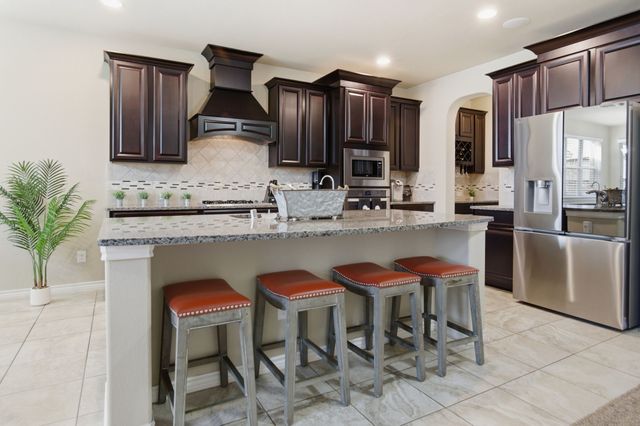 8401 Sandhill Crane Drive, Fort Worth, TX 76118