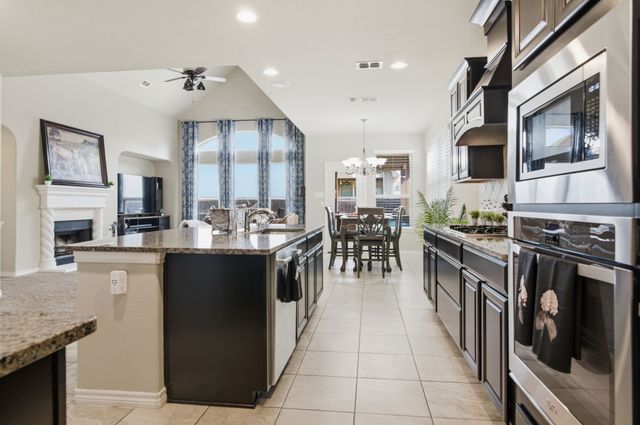 8401 Sandhill Crane Drive, Fort Worth, TX 76118