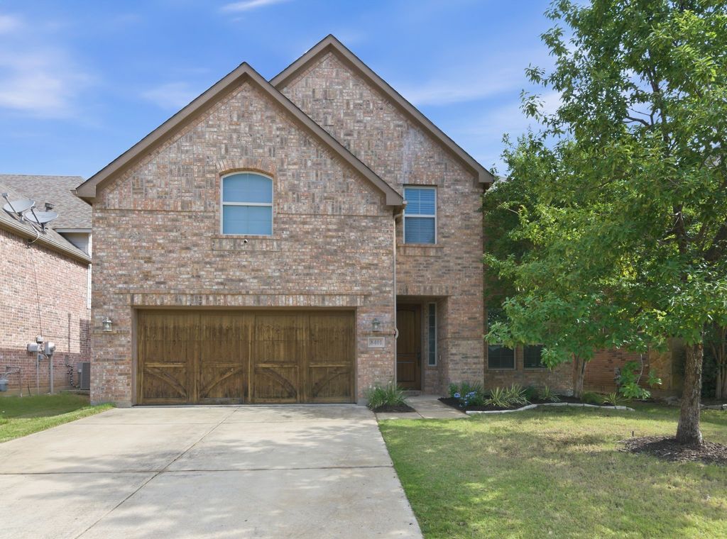 8401 Sandhill Crane Drive, Fort Worth, TX 76118