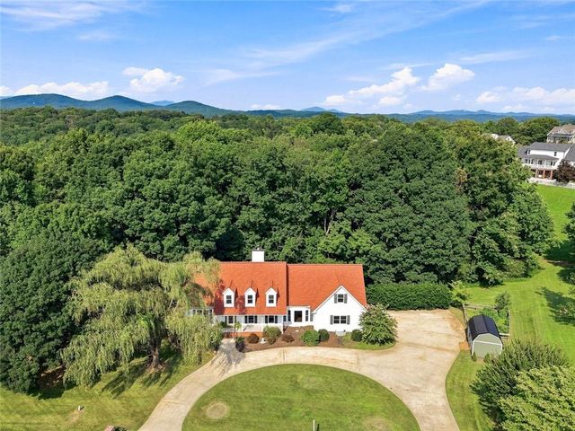 124 Golden Autumn Drive, Dahlonega, GA 30533