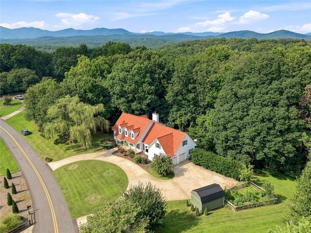 124 Golden Autumn Drive, Dahlonega, GA 30533