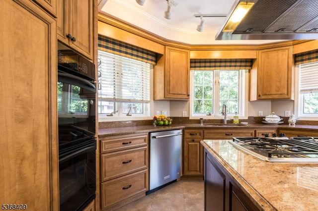 12 Kips Ridge 12, Montclair Twp., NJ 07044