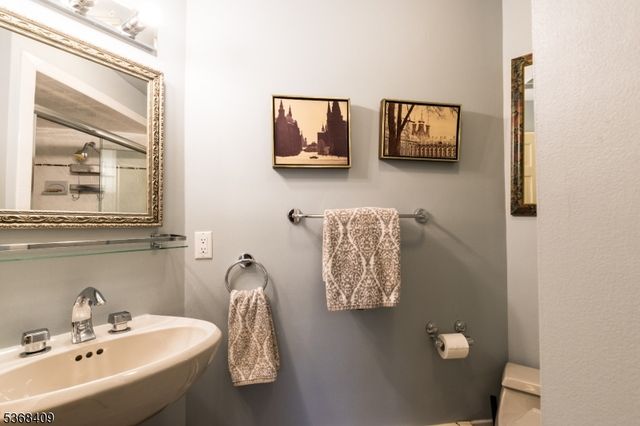 12 Kips Ridge 12, Montclair Twp., NJ 07044