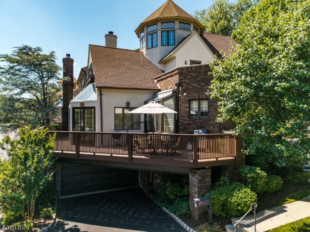 12 Kips Ridge 12, Montclair Twp., NJ 07044