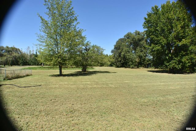 2210 E CLEVELAND Street, West Frankfort, IL 62896