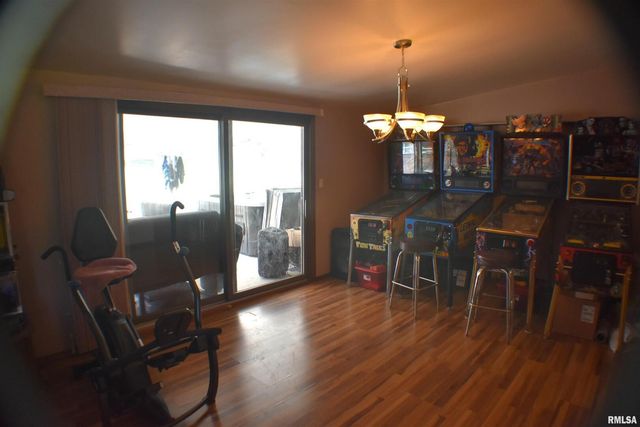 2210 E CLEVELAND Street, West Frankfort, IL 62896