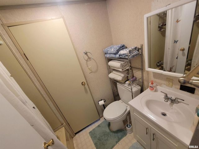 2210 E CLEVELAND Street, West Frankfort, IL 62896