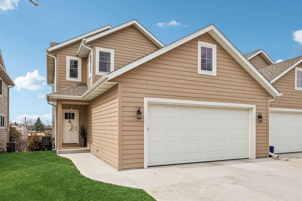 2945 N 186th STREET, Brookfield, WI 53045