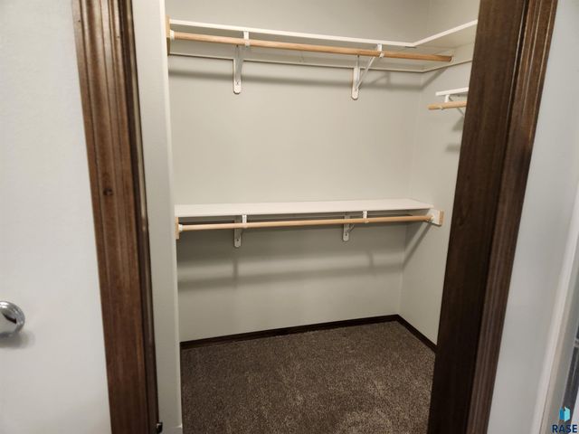 1213 N Archer Ave Avenue, Sioux Falls, SD 57103