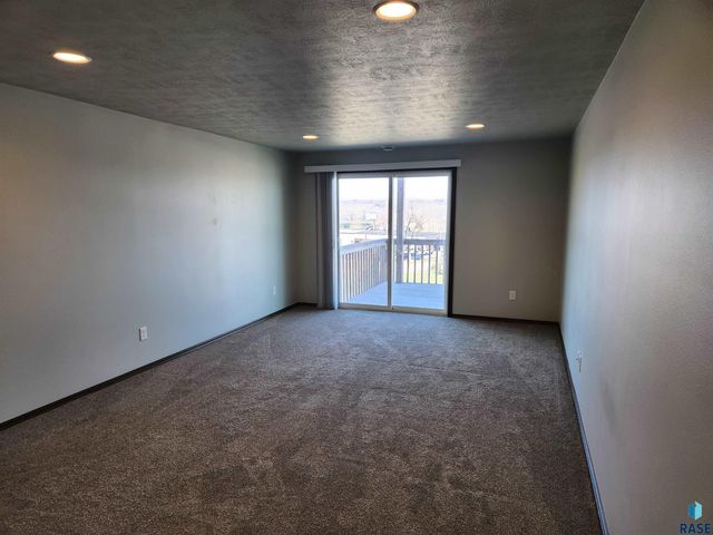 1213 N Archer Ave Avenue, Sioux Falls, SD 57103