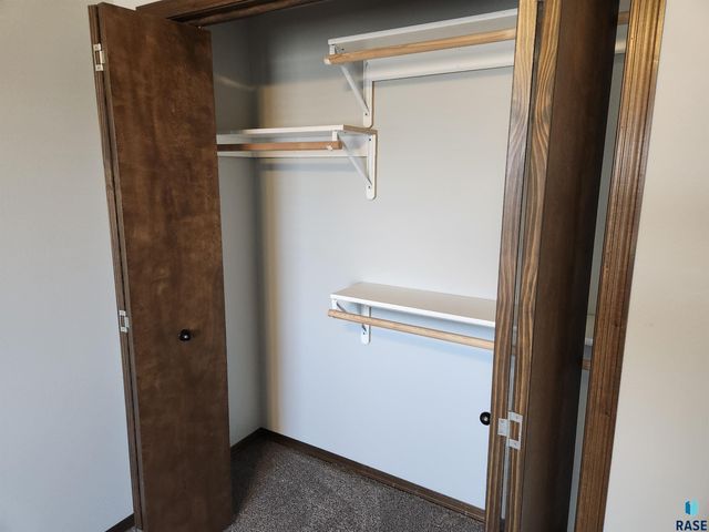 1213 N Archer Ave Avenue, Sioux Falls, SD 57103