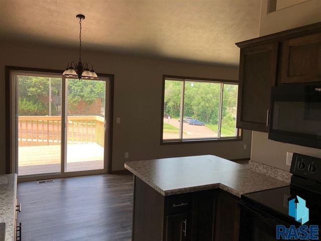 1213 N Archer Ave Avenue, Sioux Falls, SD 57103