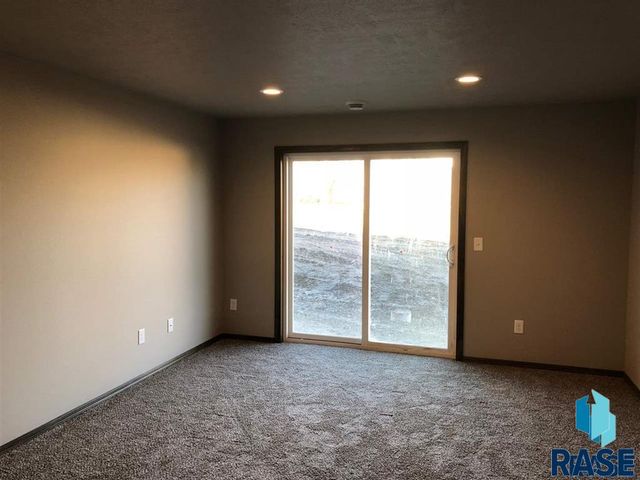 1213 N Archer Ave Avenue, Sioux Falls, SD 57103