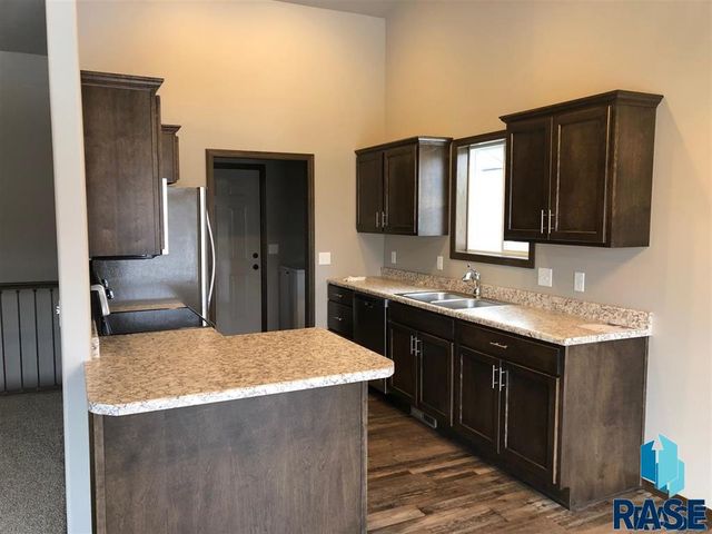 1213 N Archer Ave Avenue, Sioux Falls, SD 57103