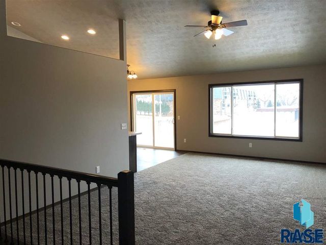 1213 N Archer Ave Avenue, Sioux Falls, SD 57103