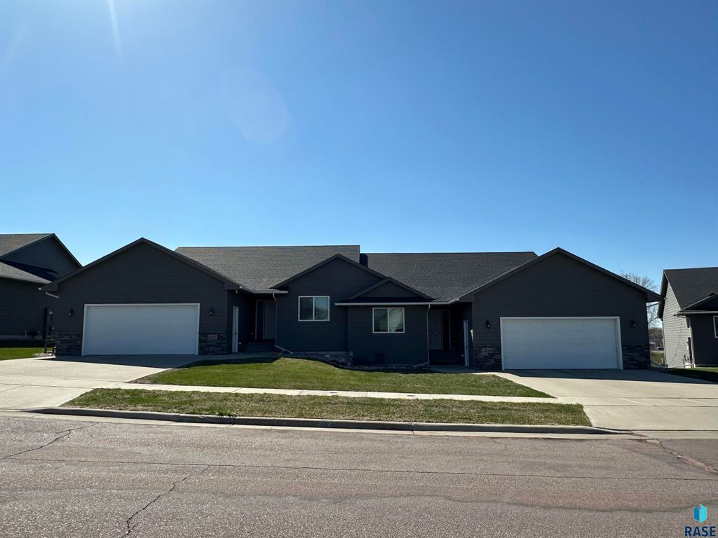 1213 N Archer Ave Avenue, Sioux Falls, SD 57103