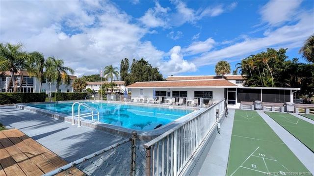 2950 SE Ocean Boulevard 5-2, Stuart, FL 34996