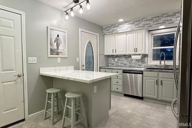 980 Sharon Court, Middlebury, IN 46540