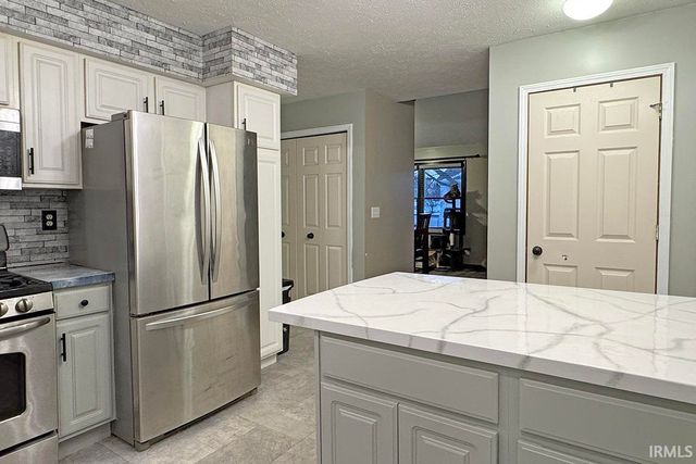 980 Sharon Court, Middlebury, IN 46540