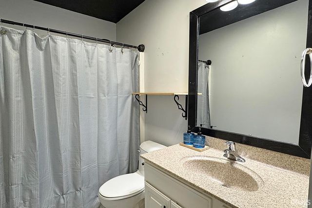 980 Sharon Court, Middlebury, IN 46540