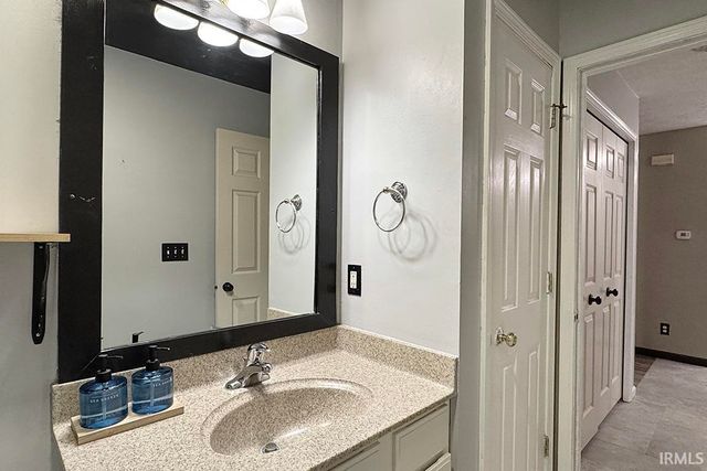 980 Sharon Court, Middlebury, IN 46540