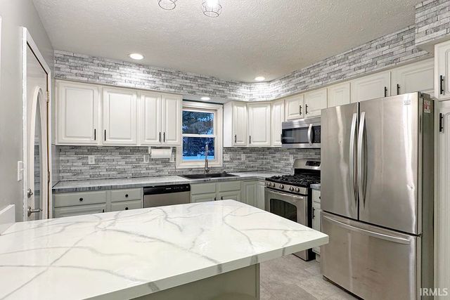 980 Sharon Court, Middlebury, IN 46540