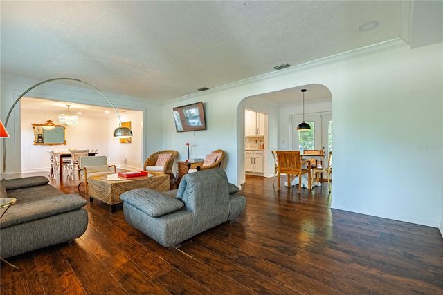 401 BULLARD PARKWAY, Temple Terrace, FL 33617