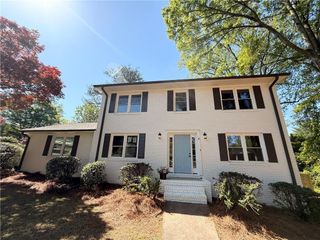 563 Hillandale SW Circle, Marietta, GA 30064