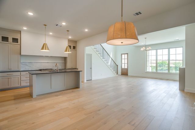13837 Carnegie Drive, Fort Worth, TX 76008