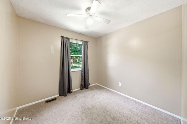 2408 Parliament Ct, Louisville, KY 40272