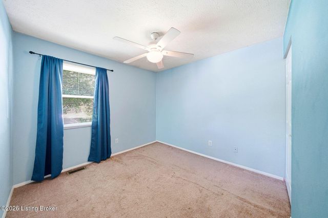 2408 Parliament Ct, Louisville, KY 40272