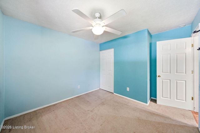 2408 Parliament Ct, Louisville, KY 40272