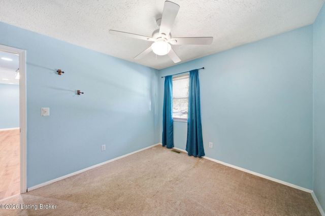2408 Parliament Ct, Louisville, KY 40272