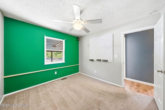 2408 Parliament Ct, Louisville, KY 40272