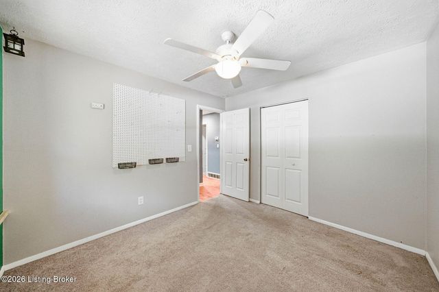 2408 Parliament Ct, Louisville, KY 40272