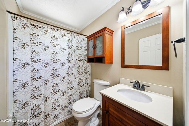 2408 Parliament Ct, Louisville, KY 40272