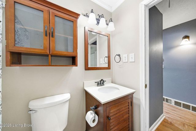2408 Parliament Ct, Louisville, KY 40272