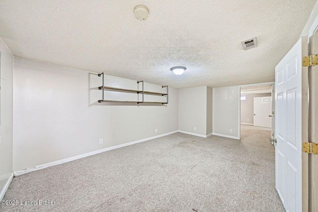 2408 Parliament Ct, Louisville, KY 40272